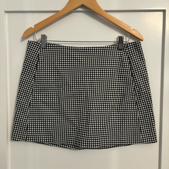 Urban Outfitters Black and White Gingham Mini Skirt with Pockets - Size L - Picture 2 of 11